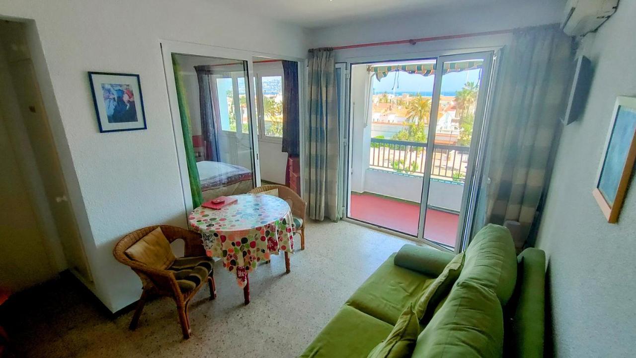 Summer Breeze Apartment Емпуриабрава Екстериор снимка