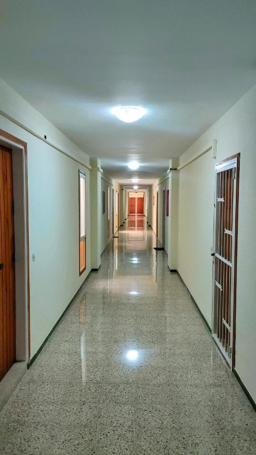 Summer Breeze Apartment Емпуриабрава Екстериор снимка