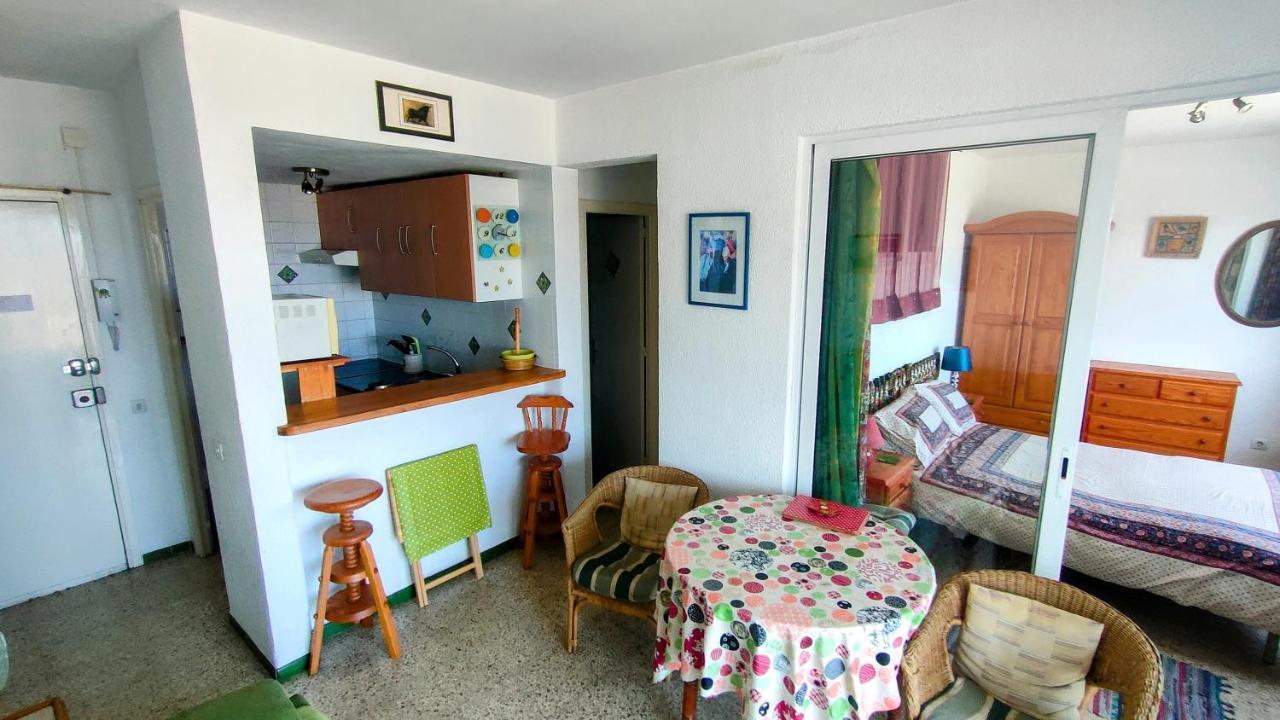 Summer Breeze Apartment Емпуриабрава Екстериор снимка